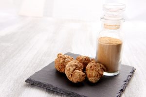 dried maca root and powder